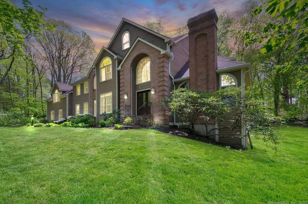 6 May Ct, Upper Stepney, CT 06468
