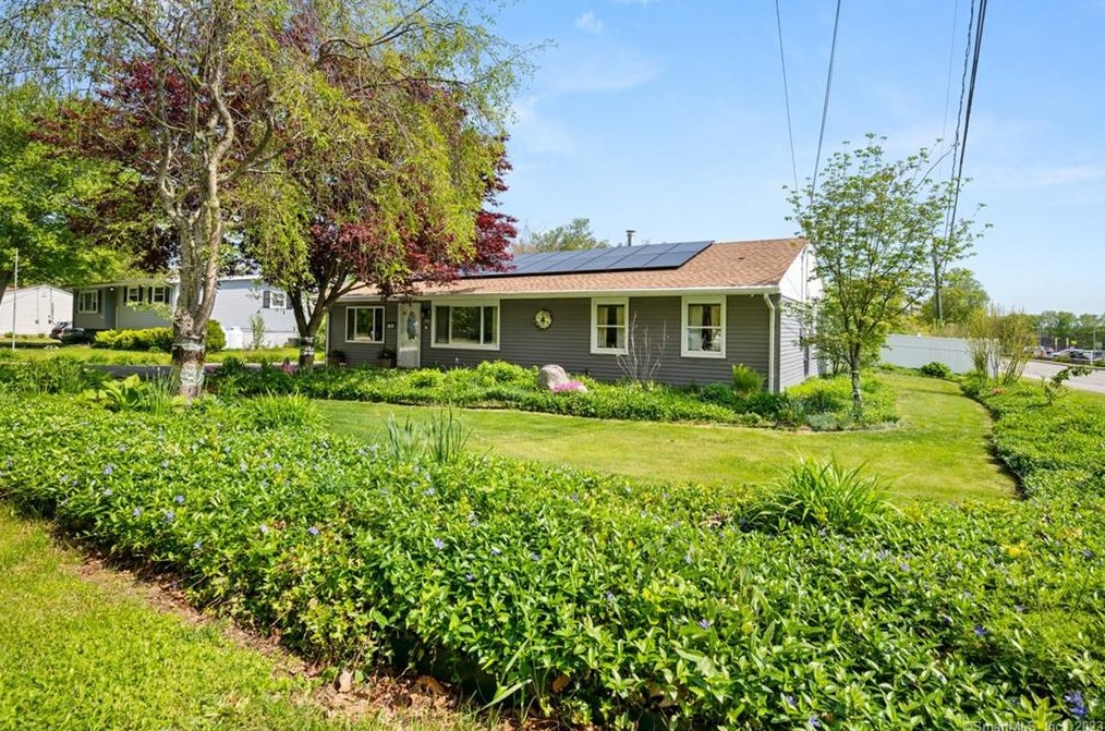163 Gallup Hill Rd, Gales Ferry, CT 06339