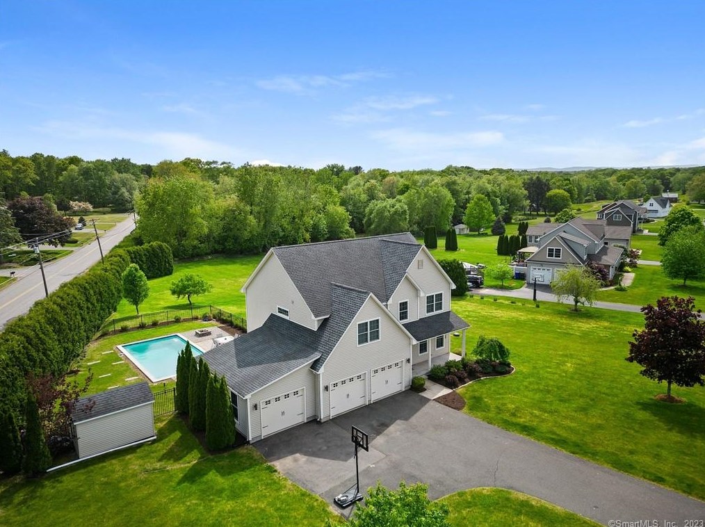 3 Hayfield Ln, East Windsor, CT 06016