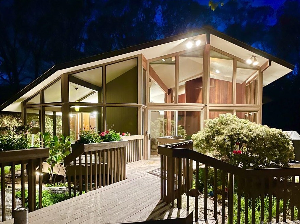 21 Oak Ridge Dr, Haddam, CT 06438