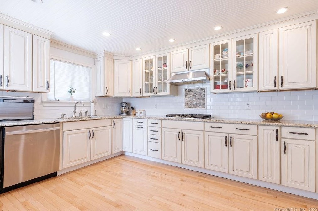17 Coram Rd #4b, Huntington, CT 06484