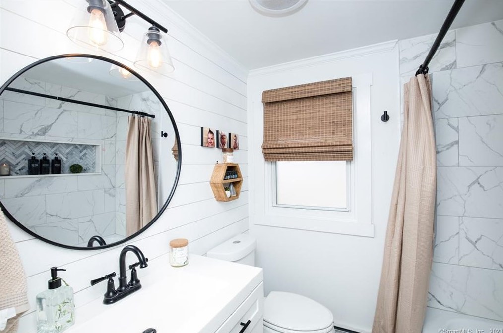 24 Carriage Dr, Wallingford CT  06492-3111 exterior
