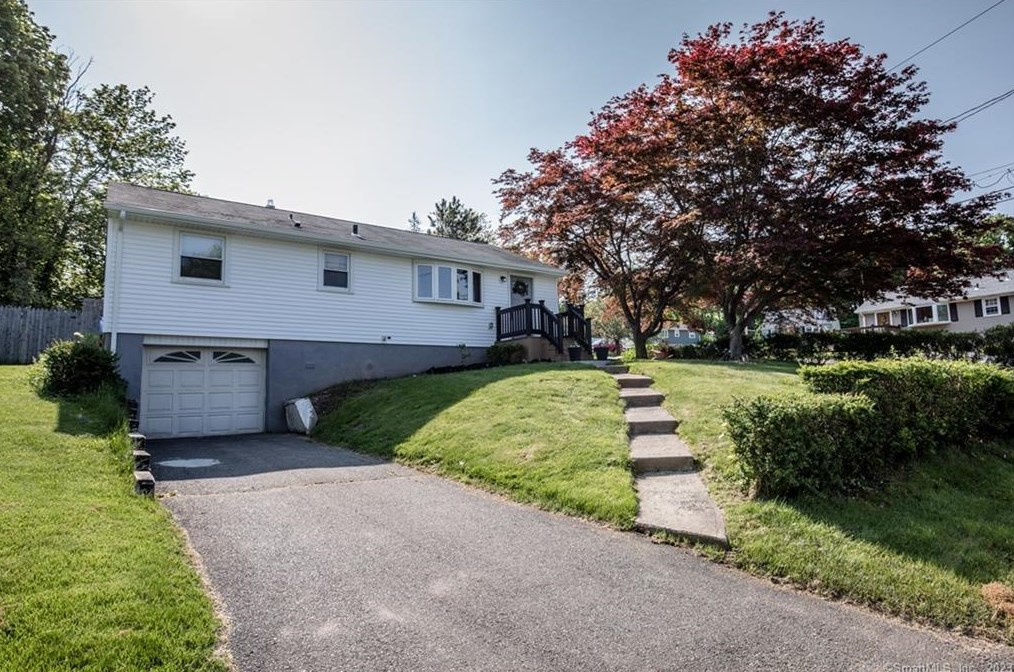 24 Carriage Dr, Wallingford, CT 06492