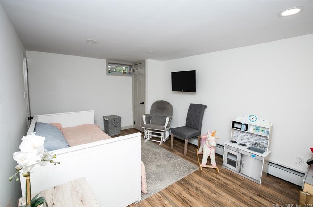 24 Carriage Dr, Wallingford CT  06492-3111 exterior