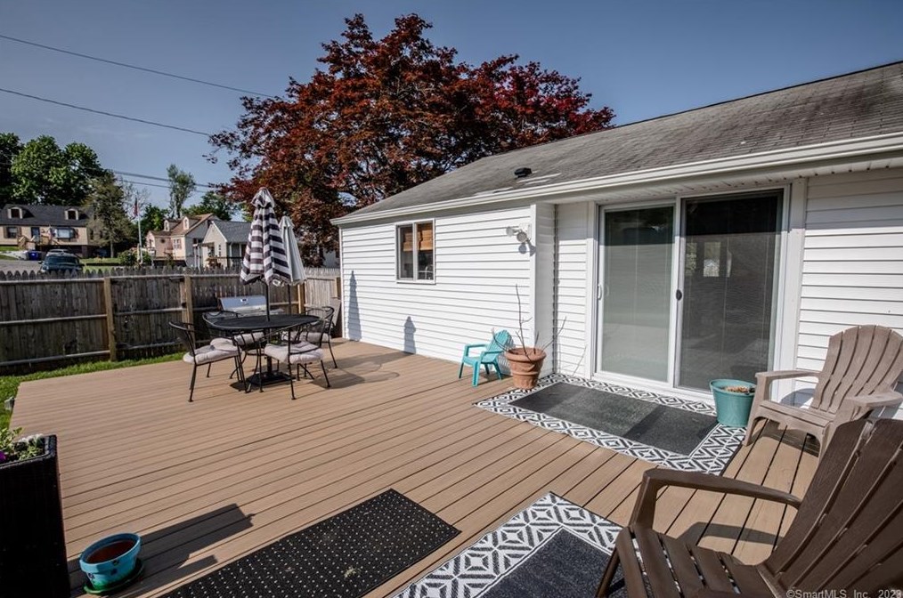 24 Carriage Dr, Wallingford CT  06492-3111 exterior