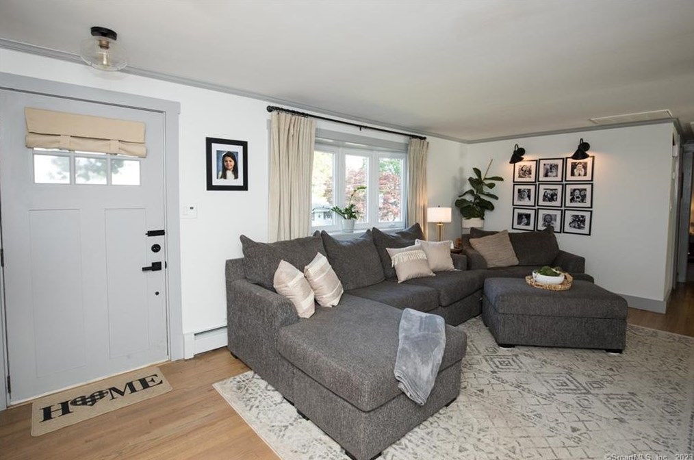 24 Carriage Dr, Wallingford CT  06492-3111 exterior