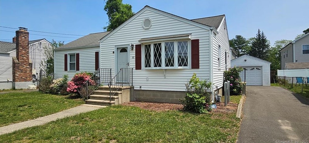 32 Munson St, Milford, CT 06461