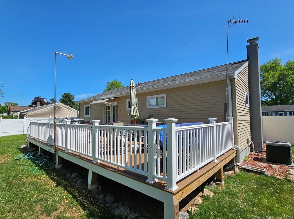 80 Sandra Dr, Hartford CT  06118-1955 exterior