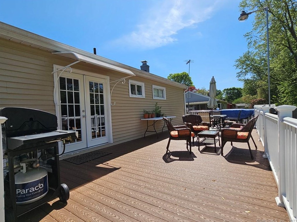 80 Sandra Dr, Hartford CT  06118-1955 exterior