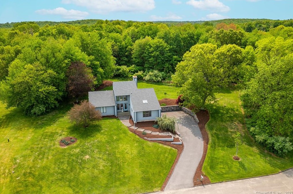 5 Strawberry Ln, Sandy Hook, CT 06482