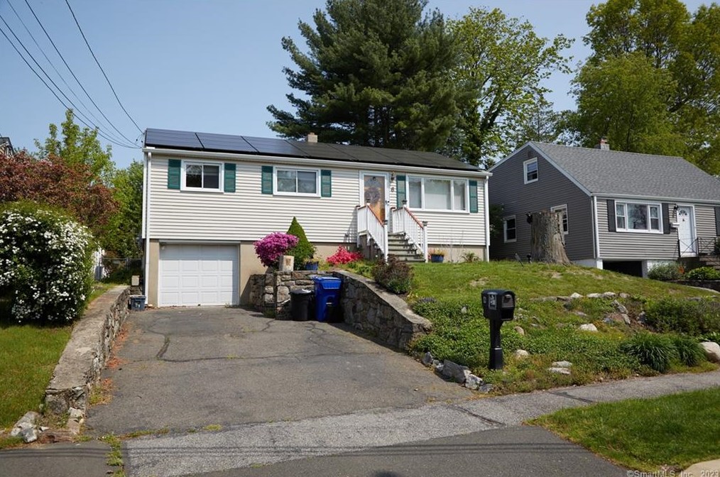 6 Sleepyhollow Dr, Norwalk, CT 06851