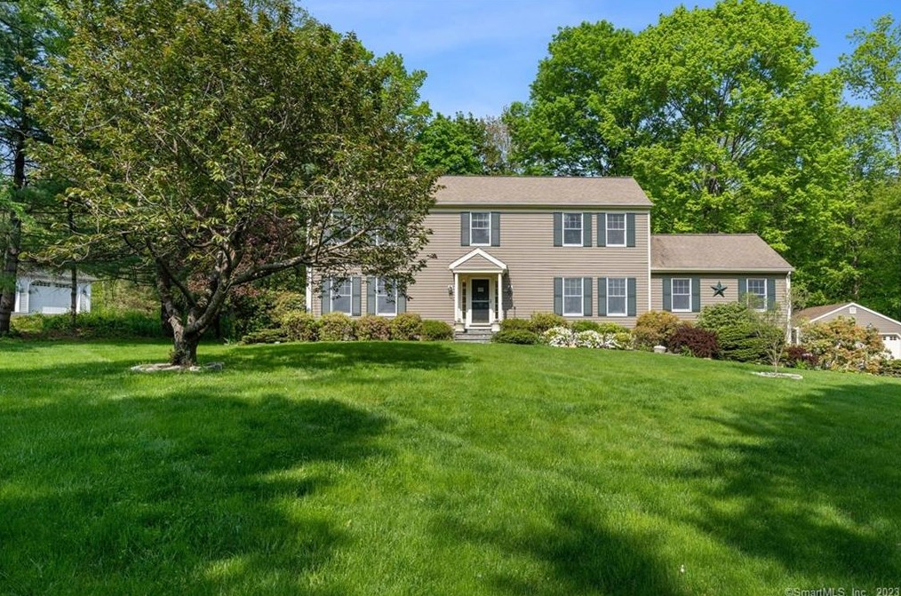 35 Jefferson Dr, Ridgefield, CT 06877
