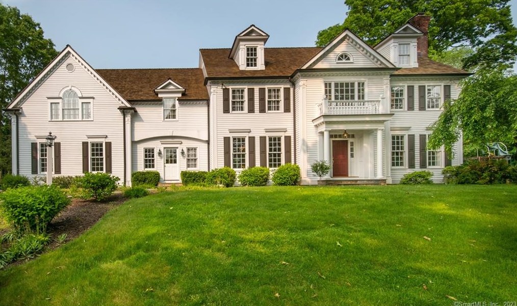 52 S Twin Pond Ln, New Canaan, CT 06840