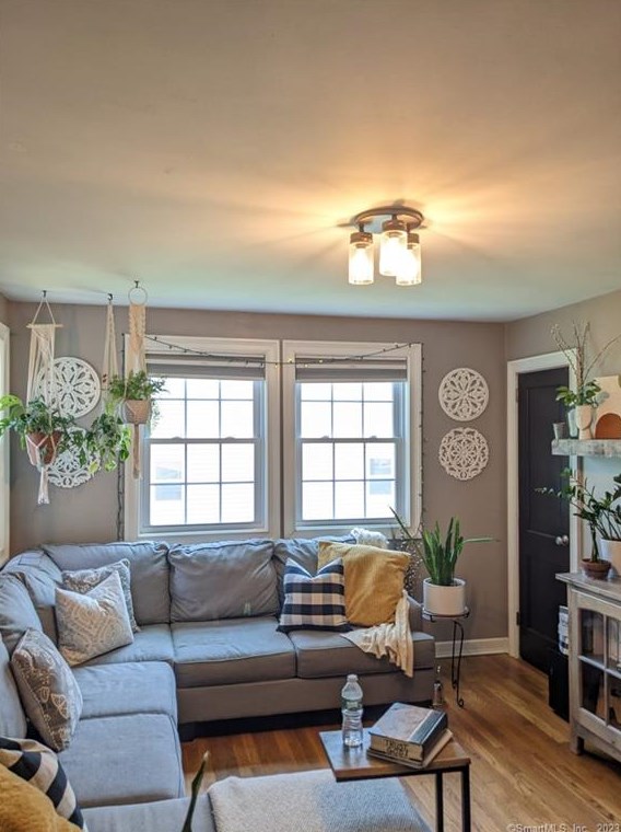 91 Loftus Cir, Bridgeport, CT 06606