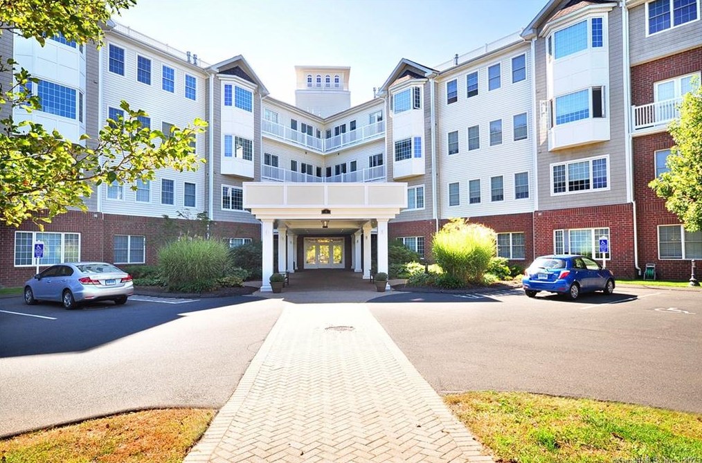 1 King Philip Dr #317, Hartford, CT 06117