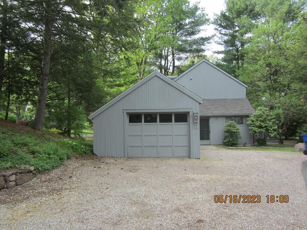 11 Owl Ct, Avon CT  06001-3316 exterior