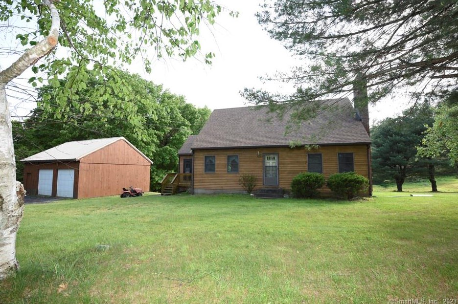 33 Tinker Pond Rd, Manchester, CT 06043