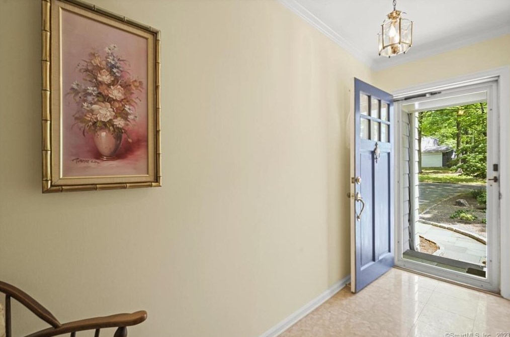 321 Papurah Rd, Fairfield CT  06825-7229 exterior