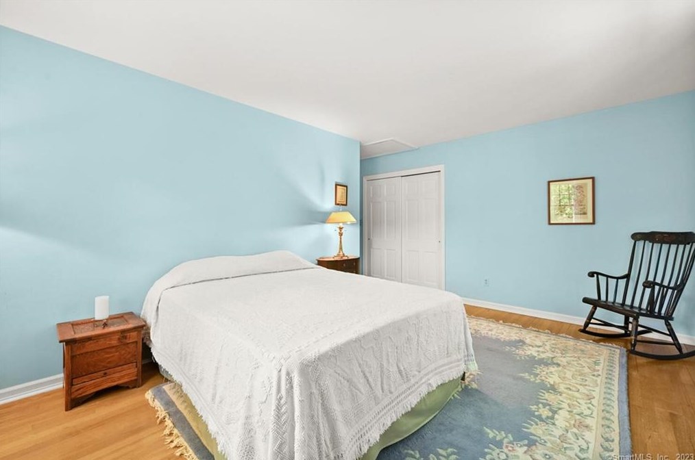 321 Papurah Rd, Fairfield CT  06825-7229 exterior