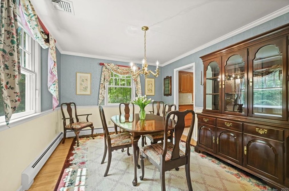 321 Papurah Rd, Fairfield CT  06825-7229 exterior