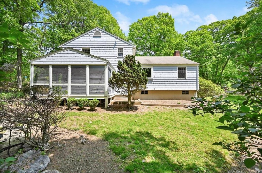 321 Papurah Rd, Fairfield CT  06825-7229 exterior