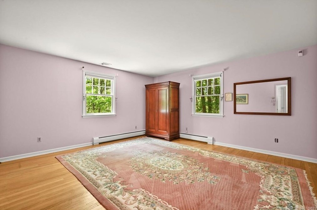 321 Papurah Rd, Fairfield CT  06825-7229 exterior