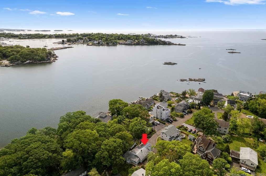 22 Brocketts Point Rd, Branford, CT 06405