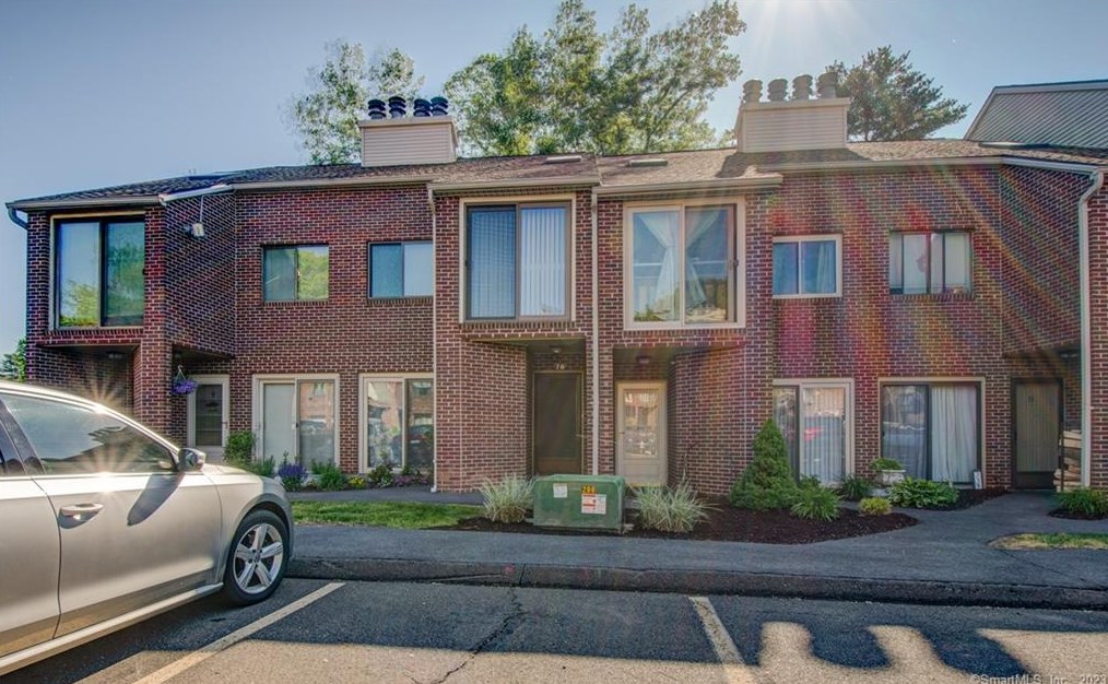 295 Redstone Hill Rd #78, Bristol, CT 06010