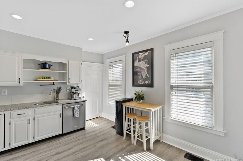 47 Burr St, Hartford CT  06107-2505 exterior