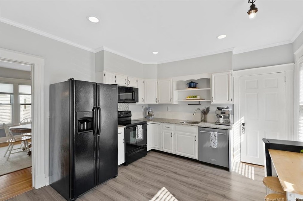47 Burr St, Hartford CT  06107-2505 exterior