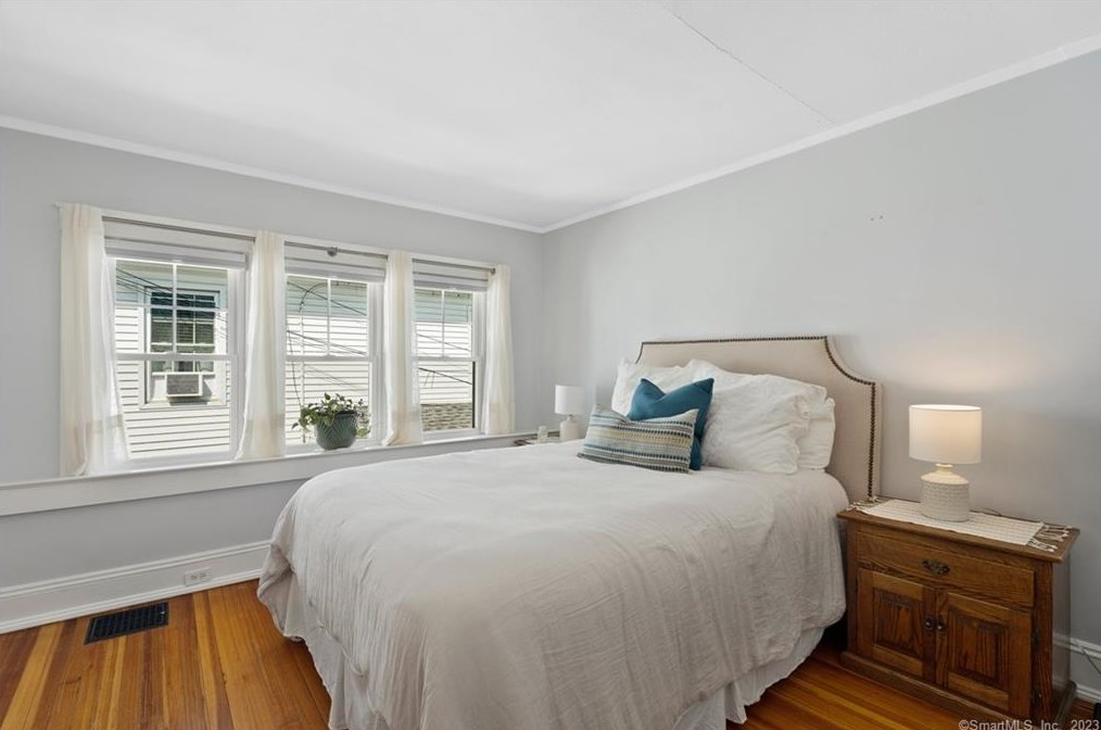 47 Burr St, Hartford CT  06107-2505 exterior
