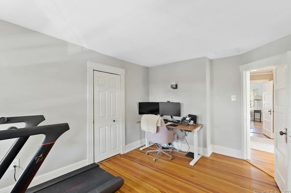 47 Burr St, Hartford CT  06107-2505 exterior