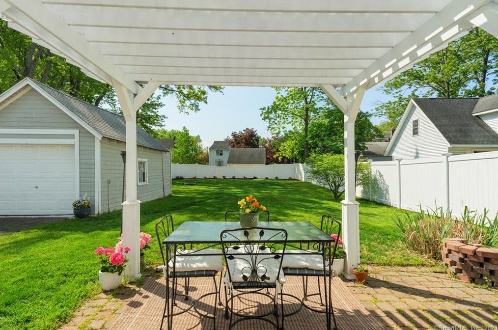 47 Burr St, Hartford CT  06107-2505 exterior