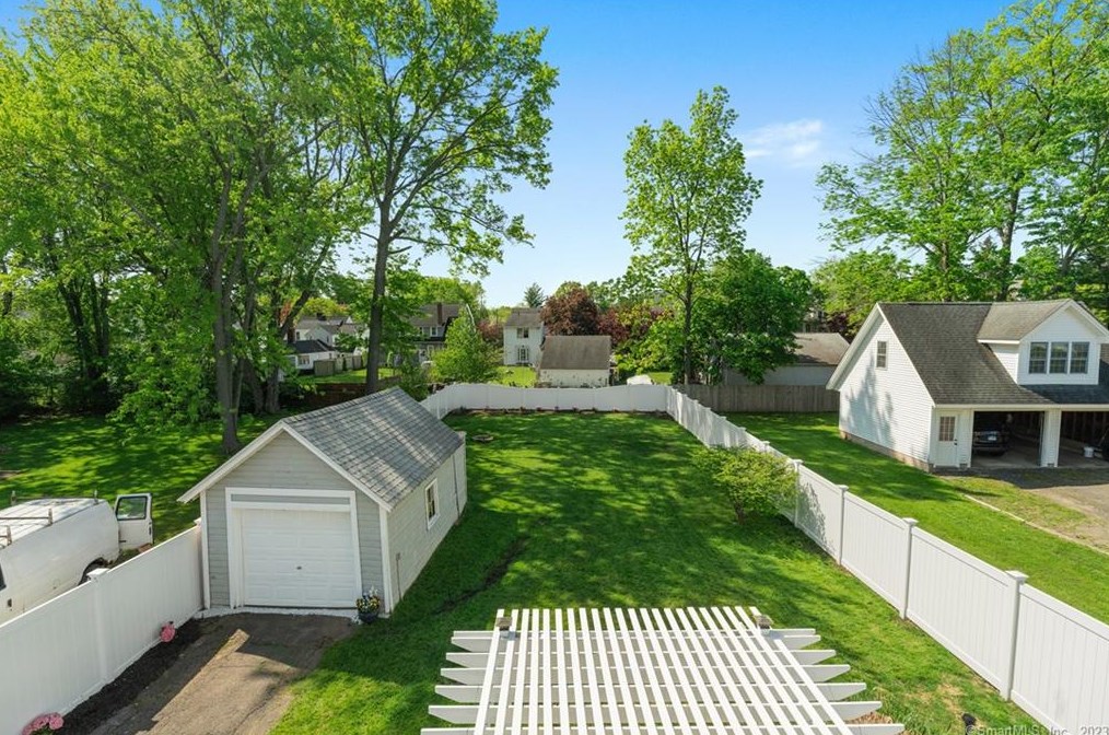 47 Burr St, Hartford CT  06107-2505 exterior