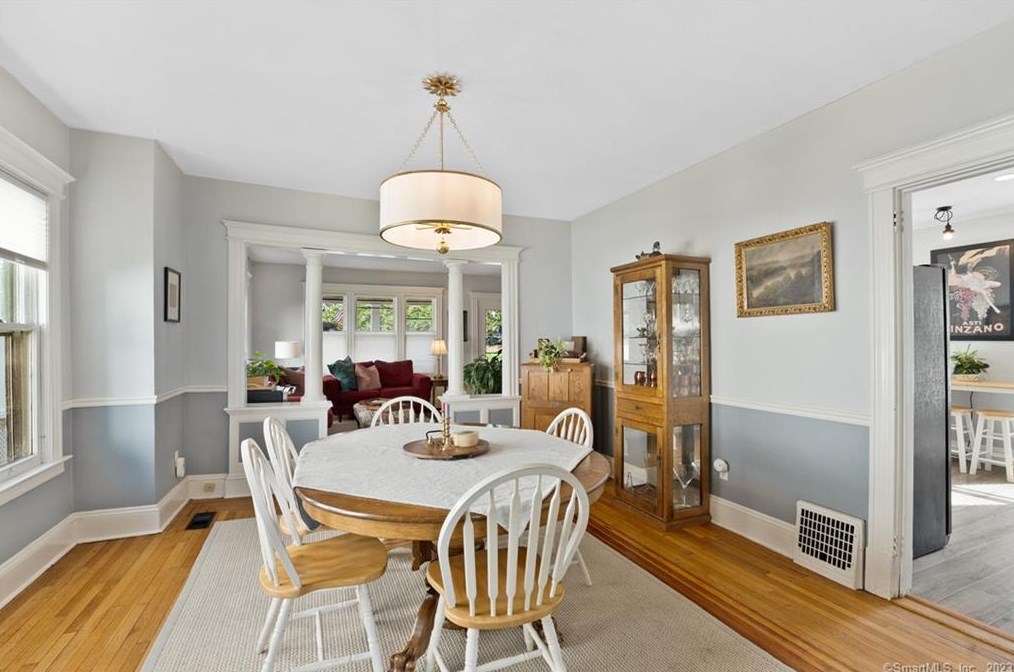 47 Burr St, Hartford CT  06107-2505 exterior