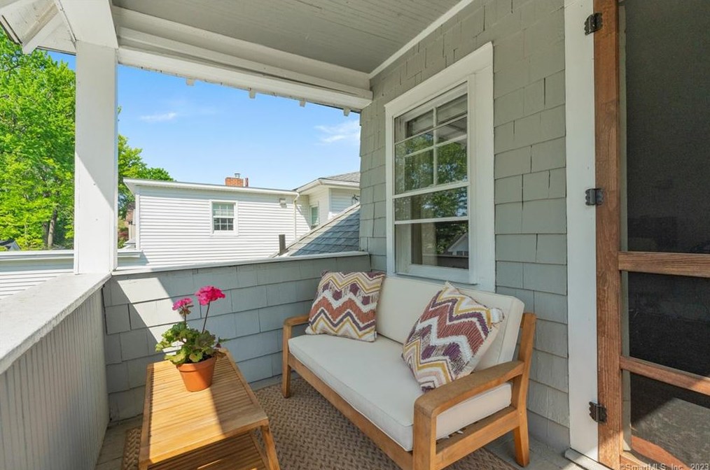 47 Burr St, Hartford CT  06107-2505 exterior
