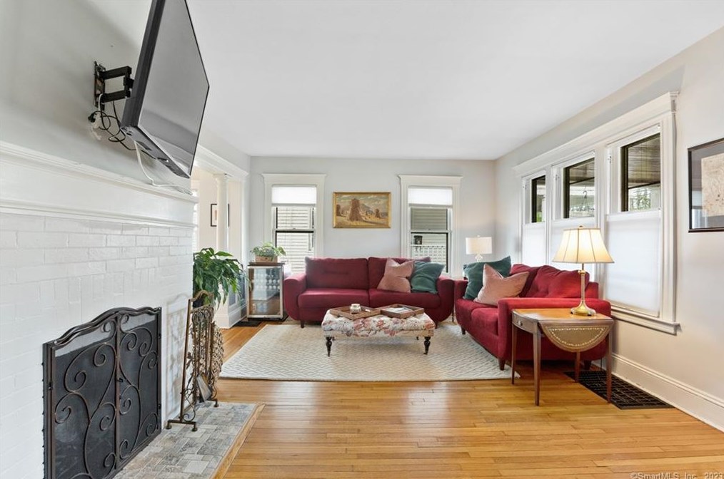 47 Burr St, Hartford CT  06107-2505 exterior