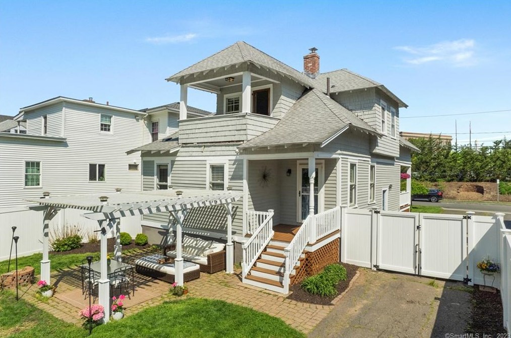 47 Burr St, Hartford CT  06107-2505 exterior
