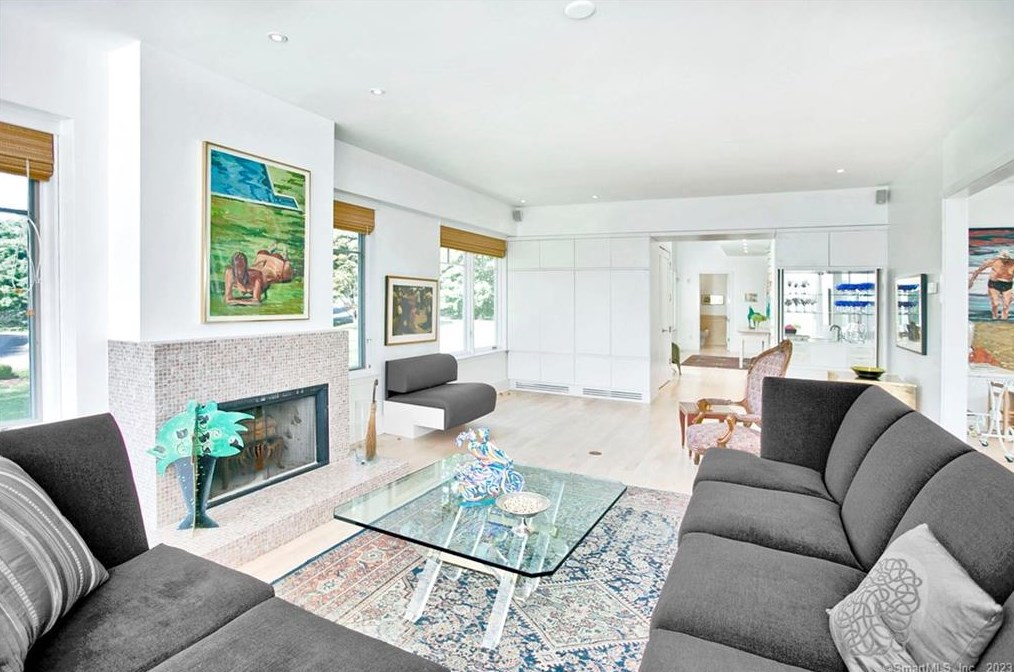 2 Bluewater Hl, Westport CT  06880-6505 exterior