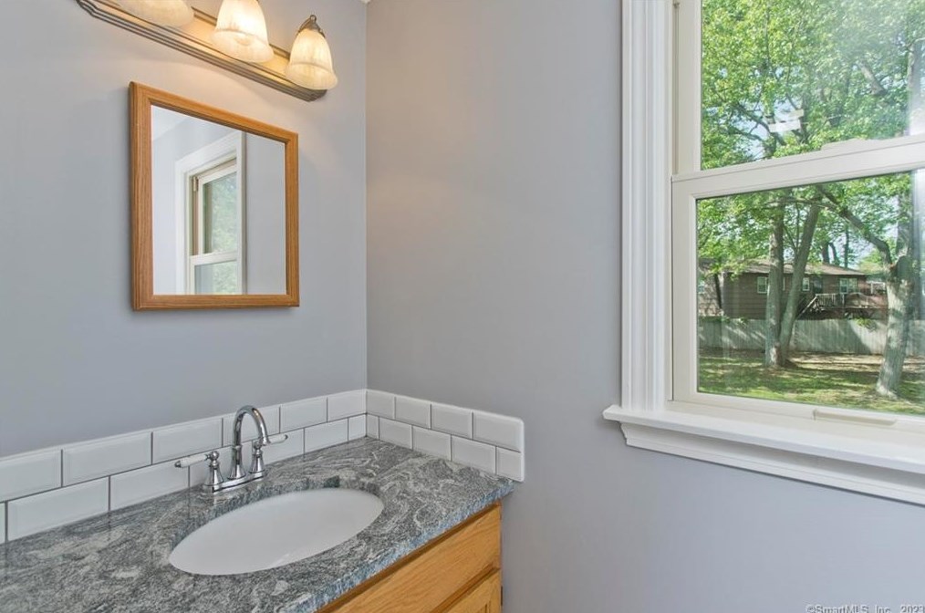 34 Deer Run Rd, Meriden CT  06451-4919 exterior