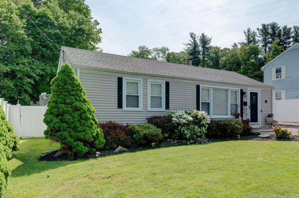 24 Spencer Dr, Middletown, CT 06457
