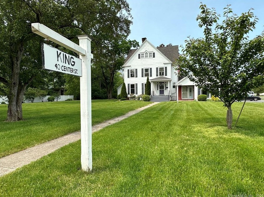 40 Center St, Windsor Locks, CT 06096