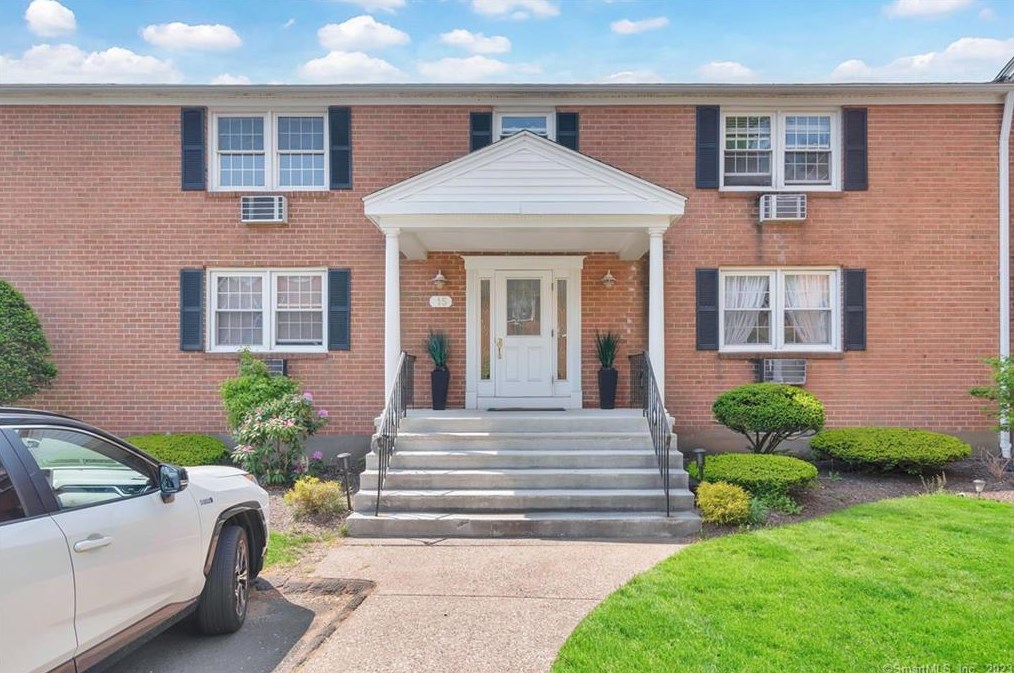 15 Brewster Rd #c, Glastonbury, CT 06033