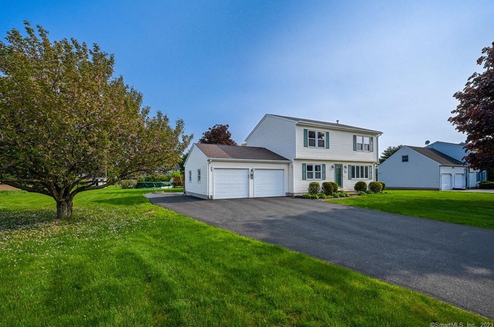 90 Strawberry Ln, Southington, CT 06489