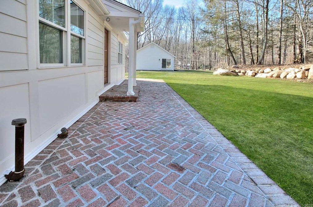 99 Old Easton Tpke, Weston CT  06883-2515 exterior