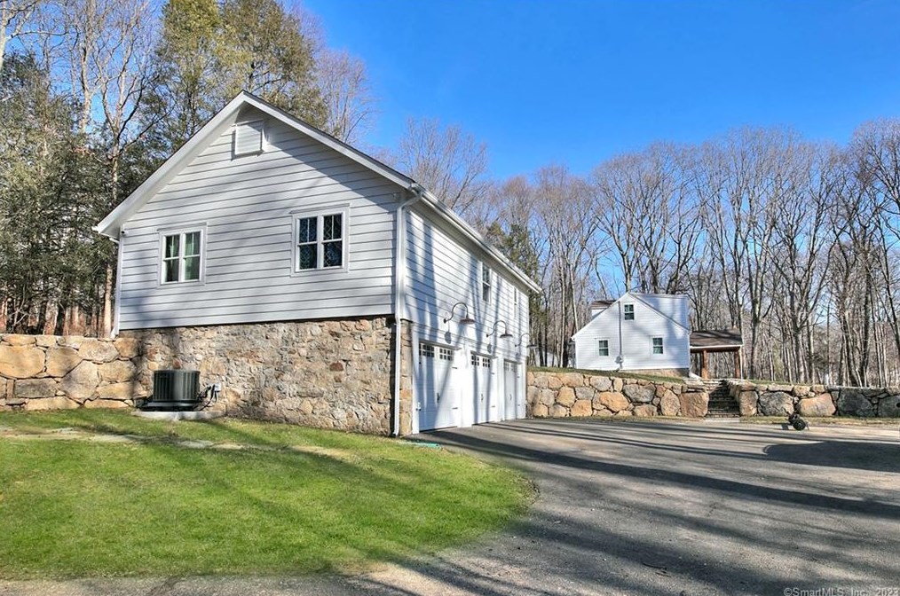 99 Old Easton Tpke, Weston CT  06883-2515 exterior