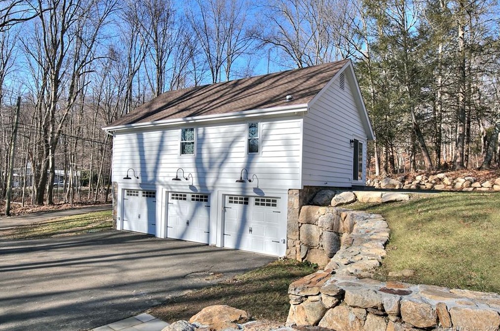 99 Old Easton Tpke, Weston CT  06883-2515 exterior