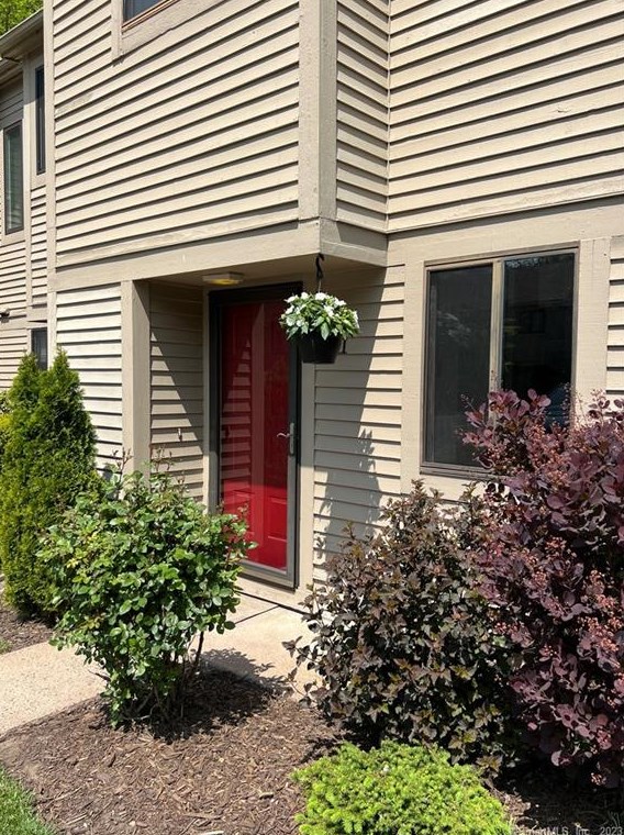 155 Village Square Dr #11, New Britain, CT 06053