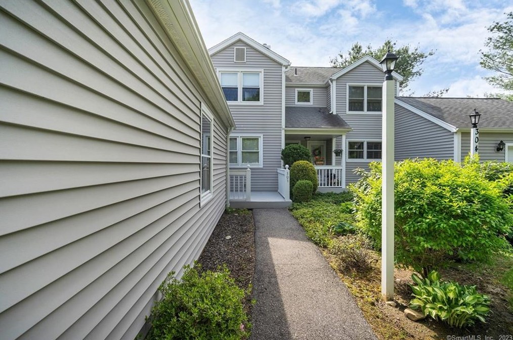 303 Winslow Dr, Watertown, CT 06795-6606