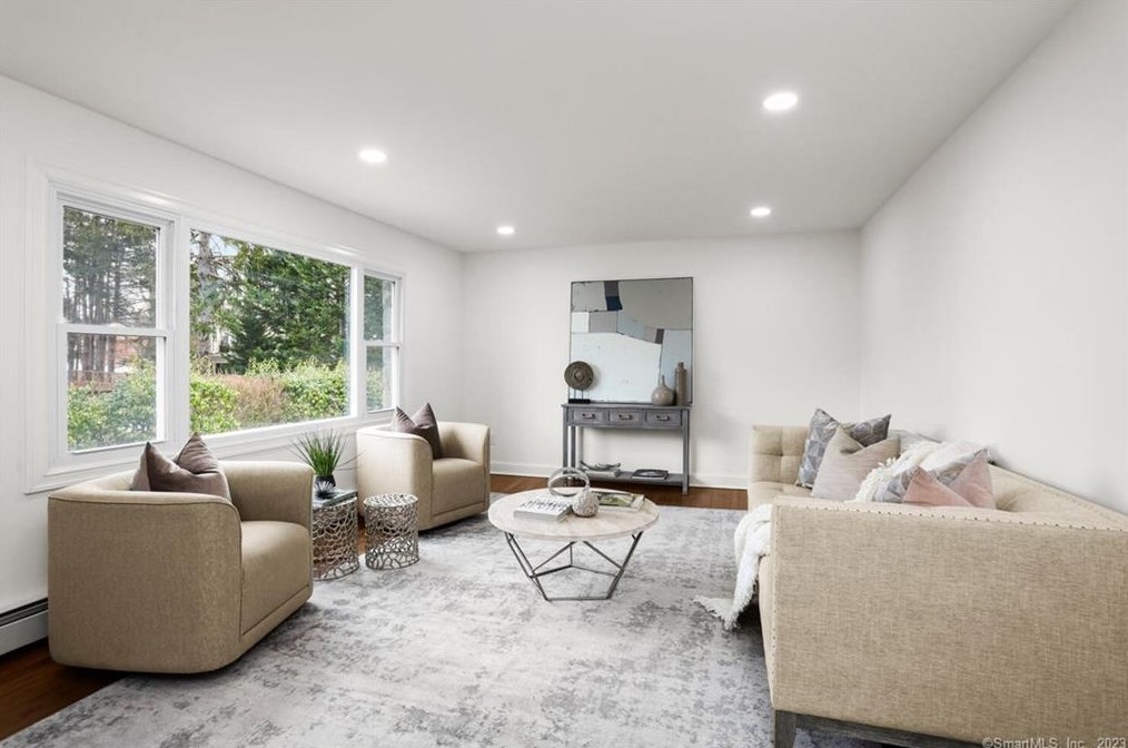 345 Orchard St, Cos Cob CT  06807-4008 exterior